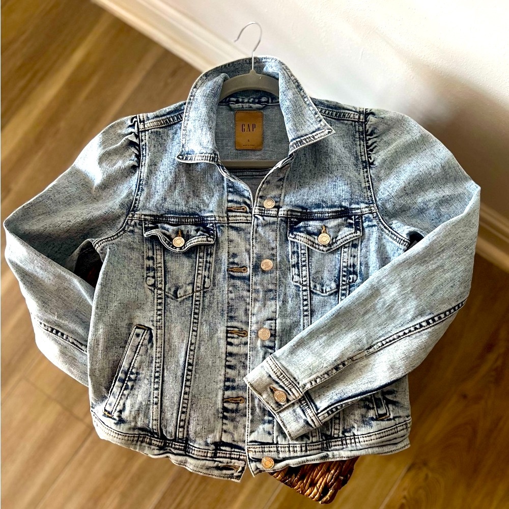 NWT •GAP Puff sleeve denim blue jean jacket Size SMALL.